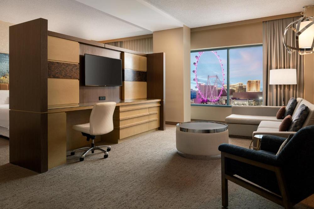 Executive Suite, 1 King, Alternate bed: sofa bed interior